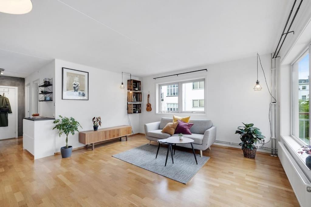 Moderne Og Vakker Leilighet, Sentrum Apartment *